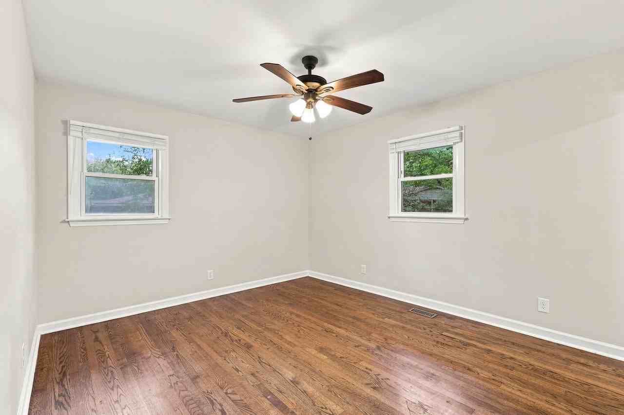 3205 Crandon Ln - Photo 4 of 22