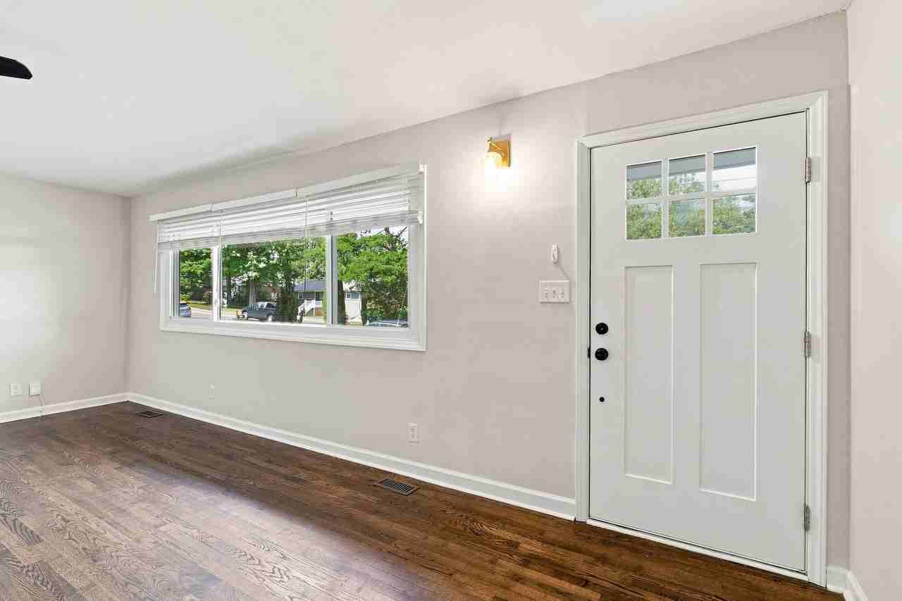 3205 Crandon Ln - Photo 5 of 22