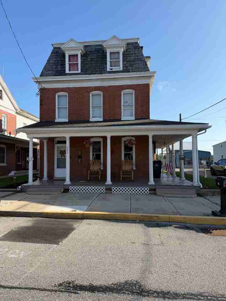 323 W King St - Photo 2 of 16