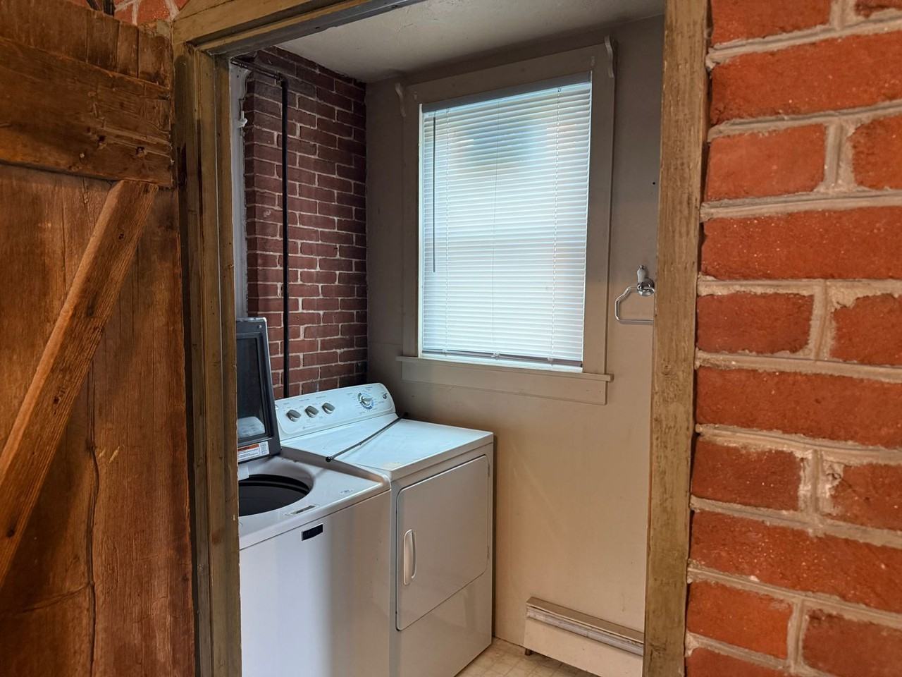 323 W King St - Photo 6 of 16