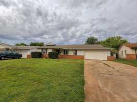 featured image of 1304 Thompson Dr