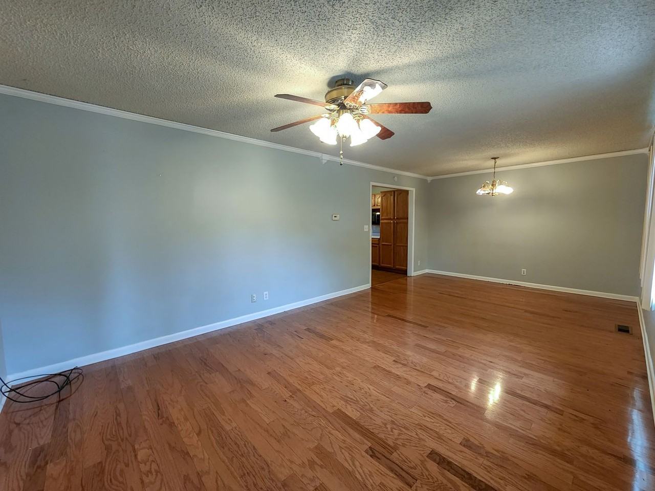 1304 Thompson Dr - Photo 6 of 15