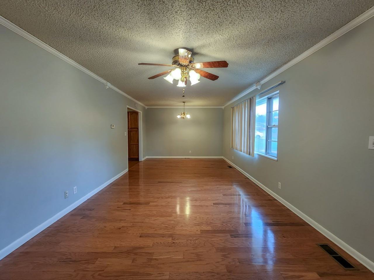 1304 Thompson Dr - Photo 7 of 15