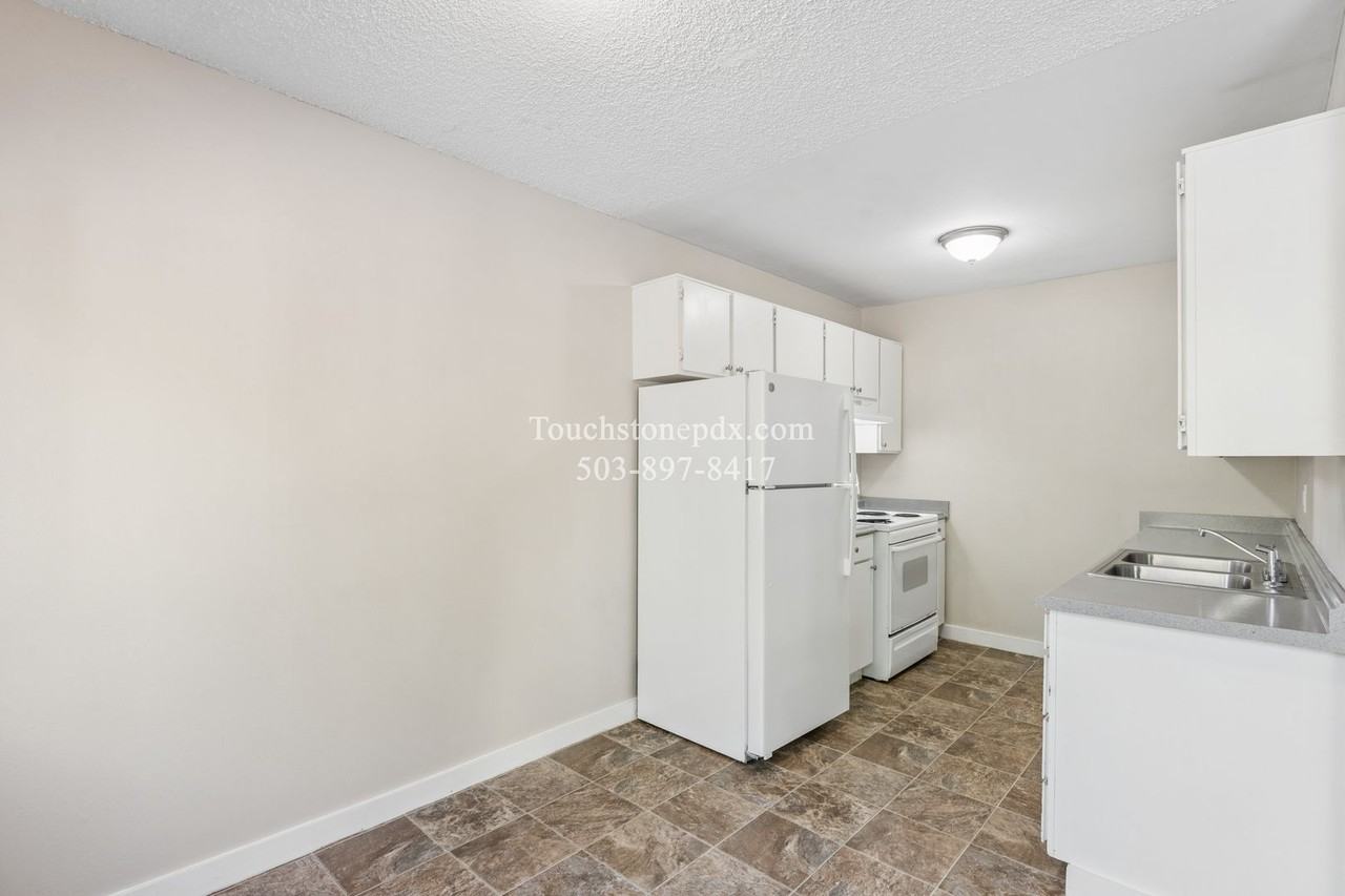 702 Ne 99th Ave #2 - Photo 7 of 29