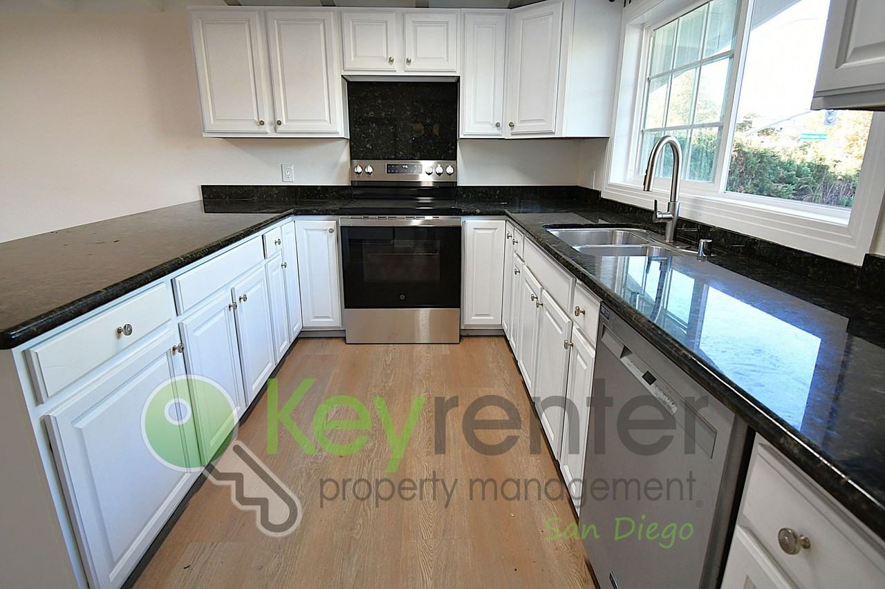 209 Civic Center Dr - Photo 4 of 28