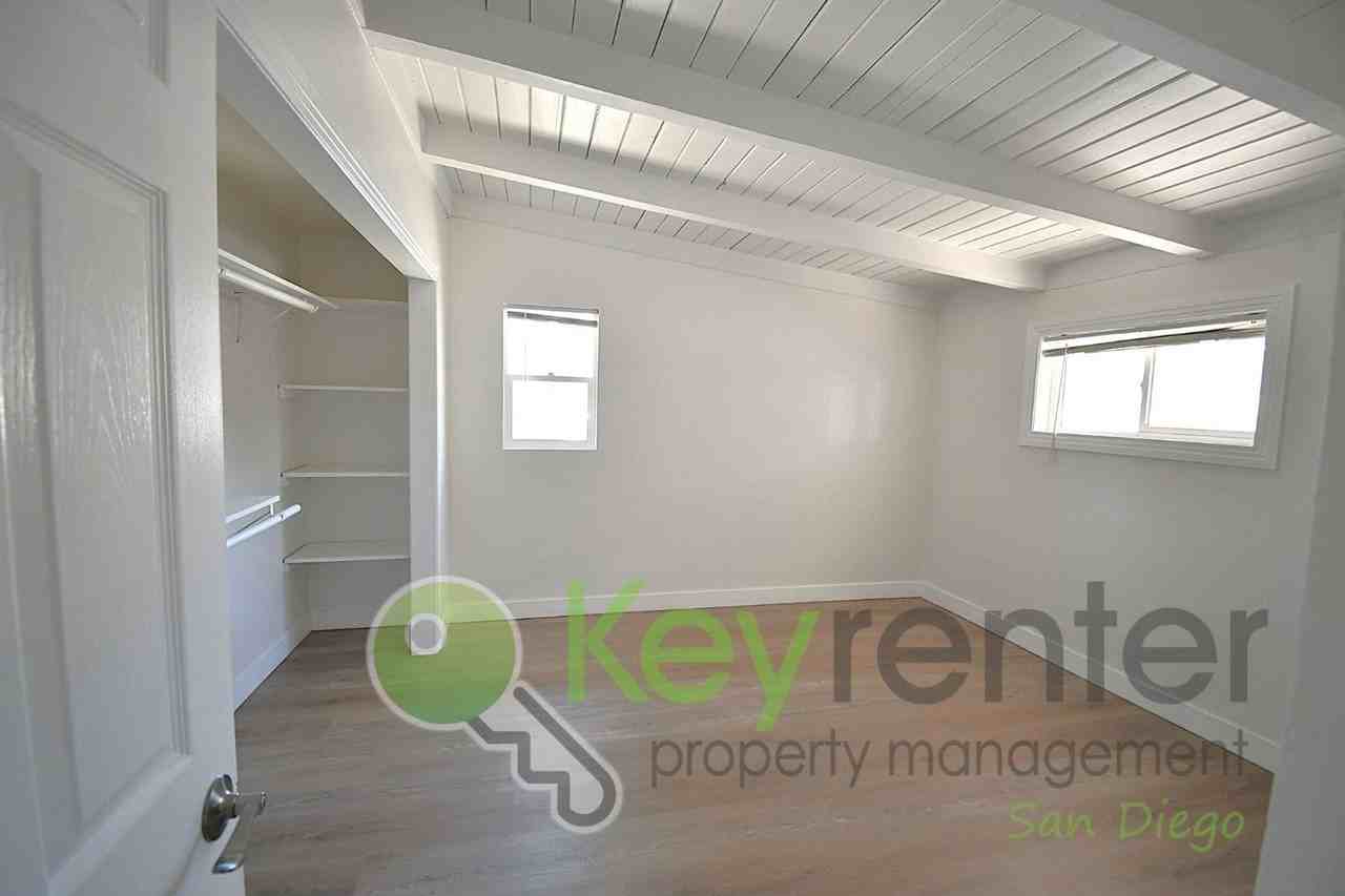 209 Civic Center Dr - Photo 5 of 28
