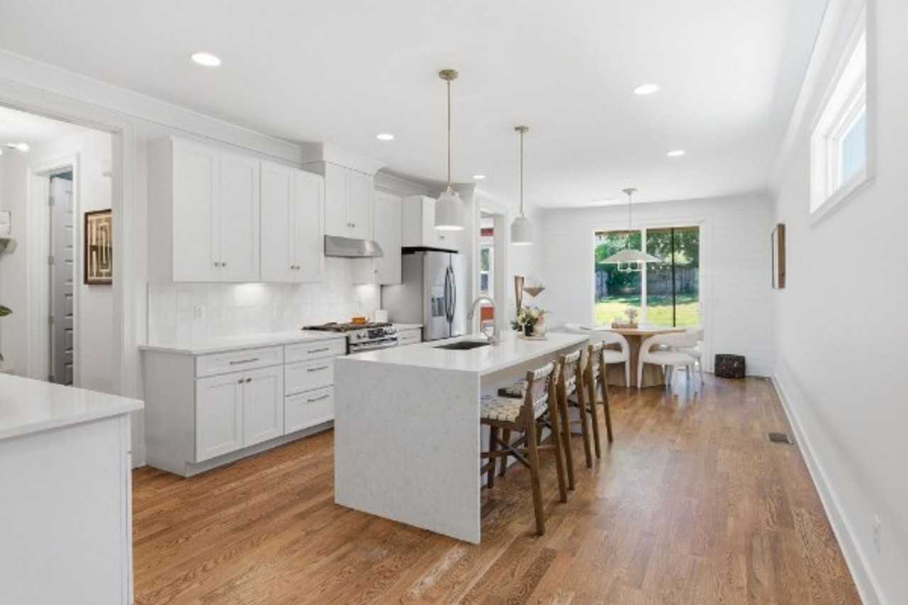 2330A Carter Ave - Photo 7 of 33
