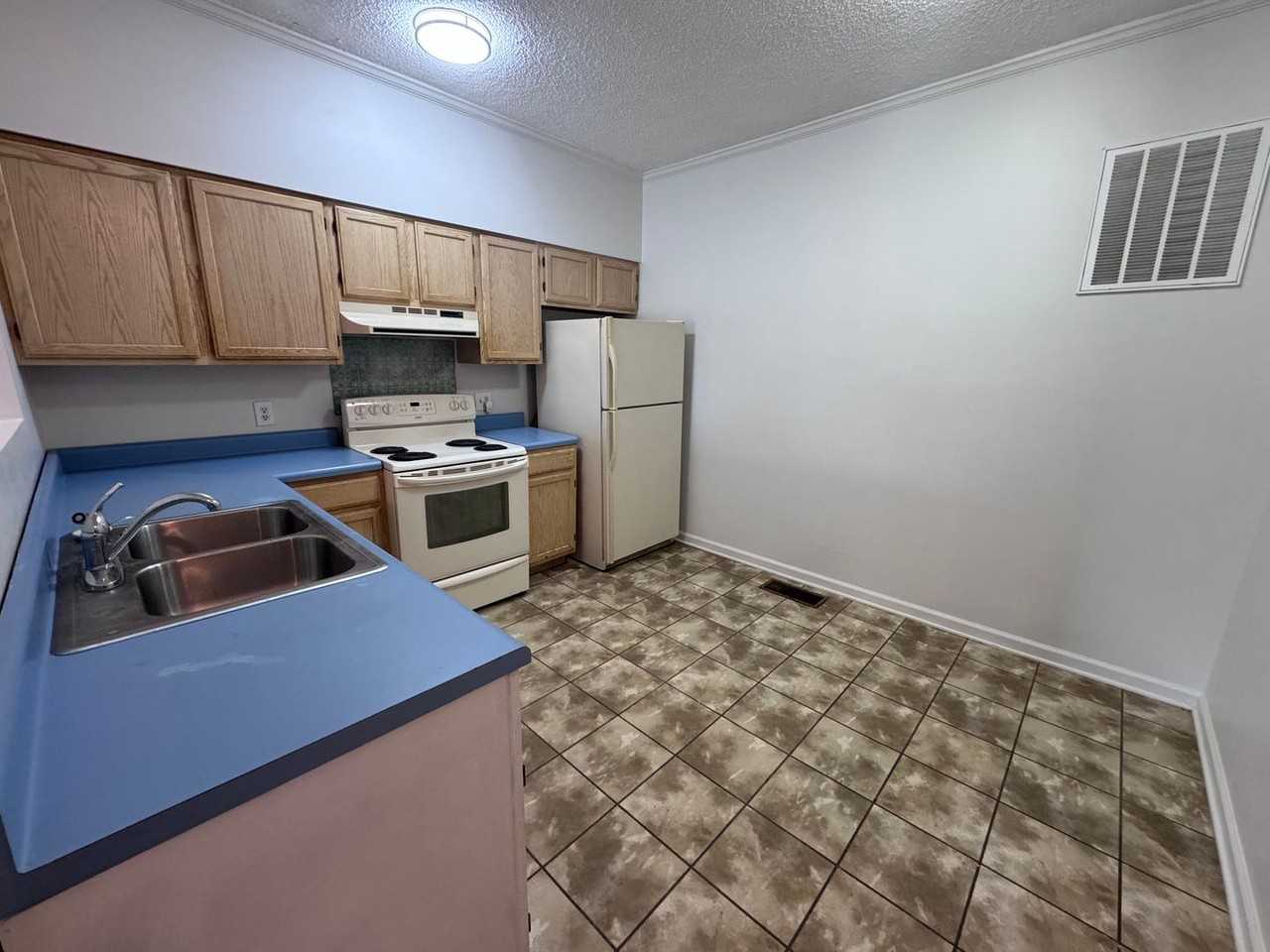 130 Drivers Rd - Photo 6 of 17