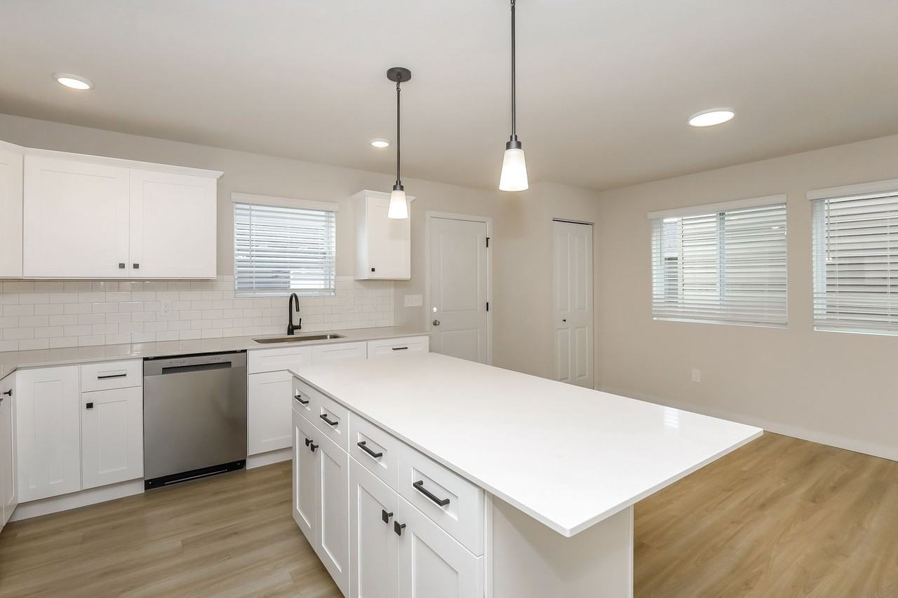 1906 Kingfisher Cir - Photo 4 of 28