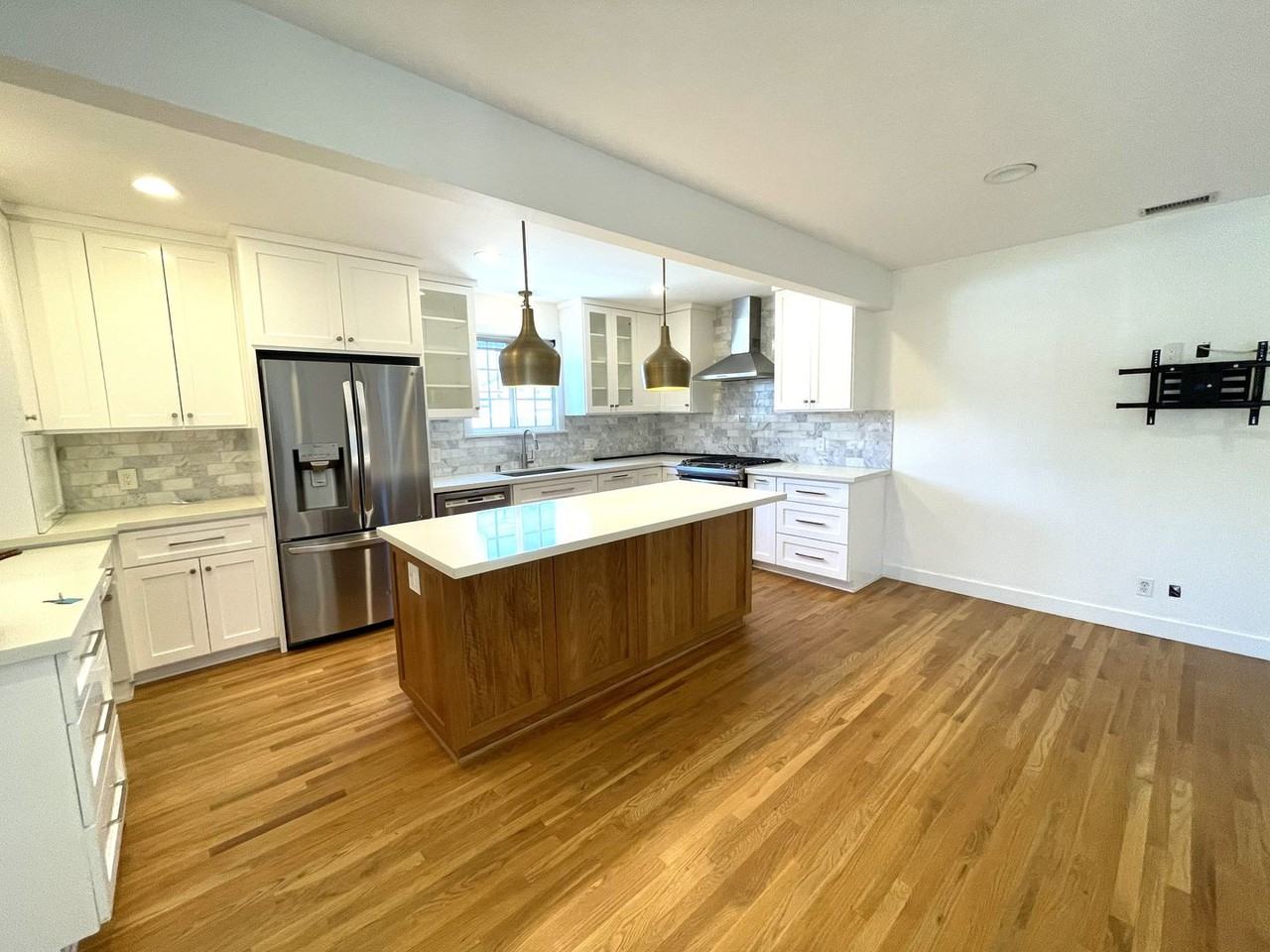 2618 Spreckels Ln - Photo 3 of 19