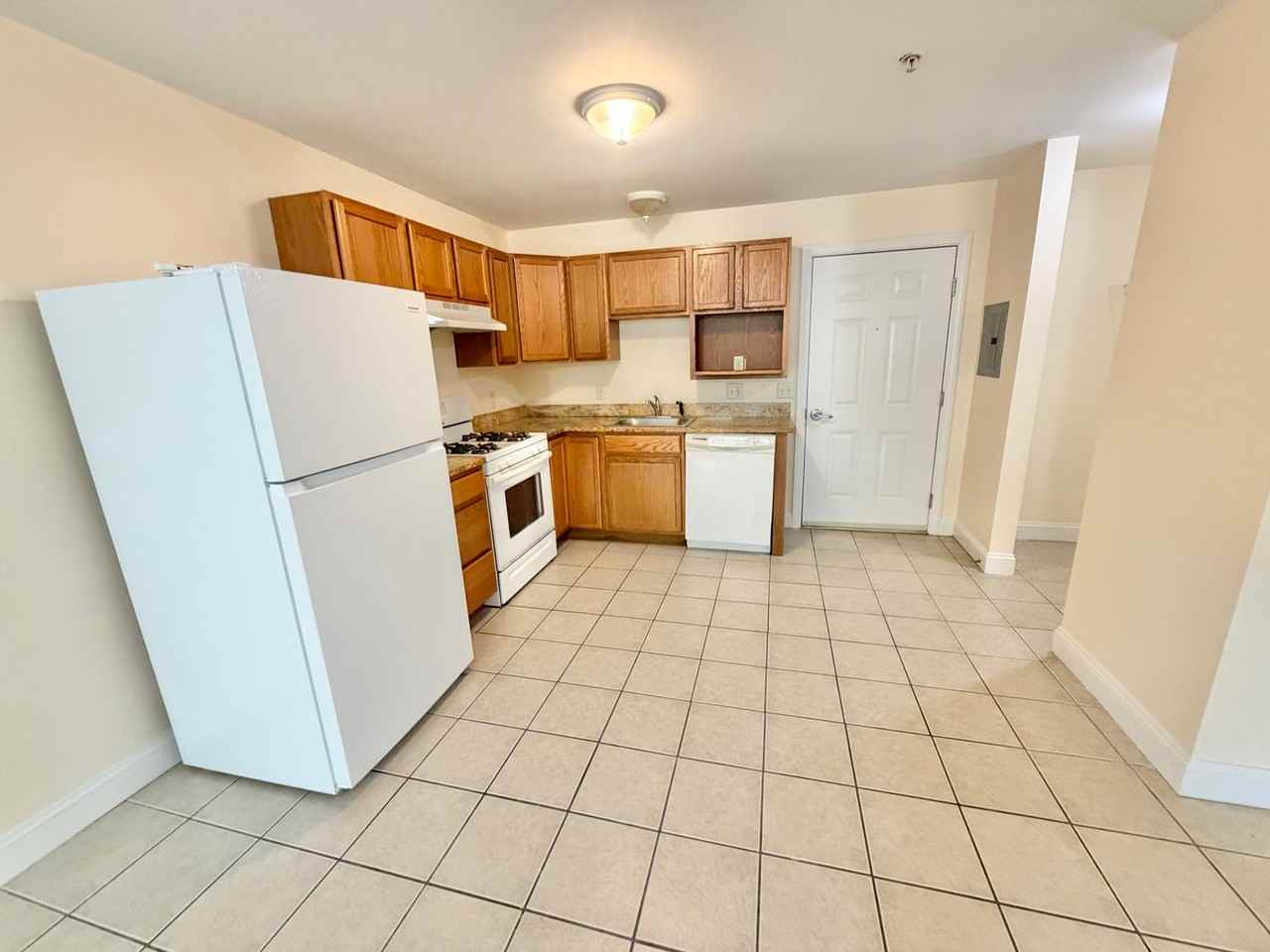 235 Pearl St - Photo 5 of 15