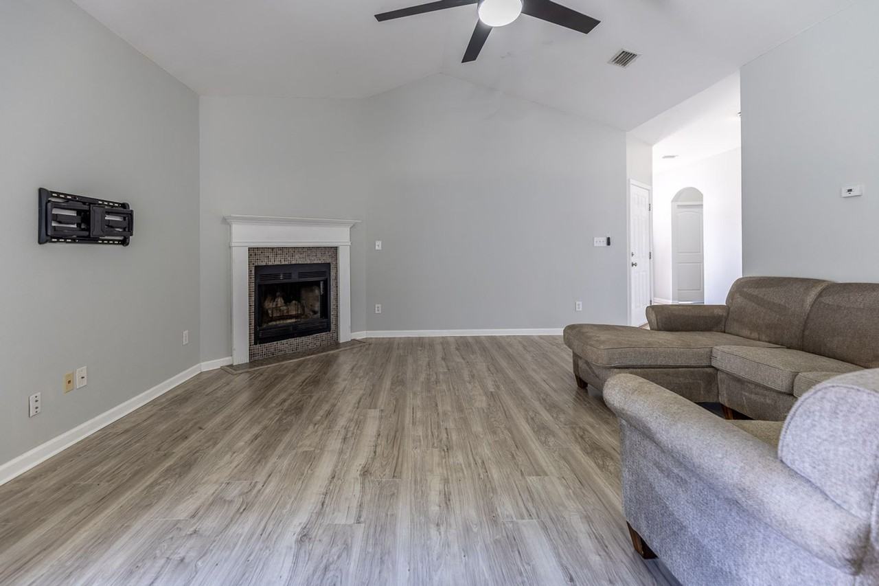 10190 Fionn Loop - Photo 4 of 19