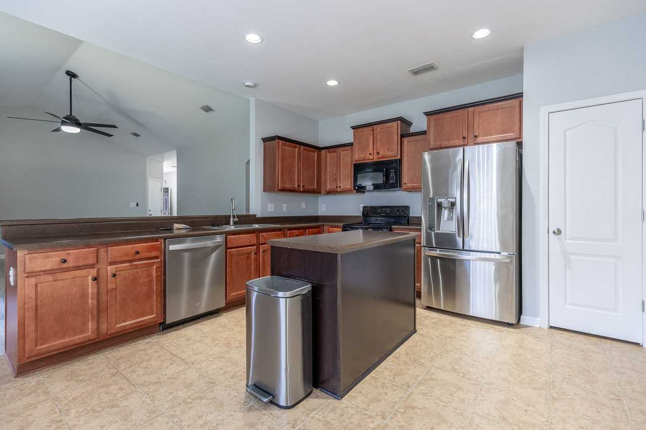 10190 Fionn Loop - Photo 7 of 19
