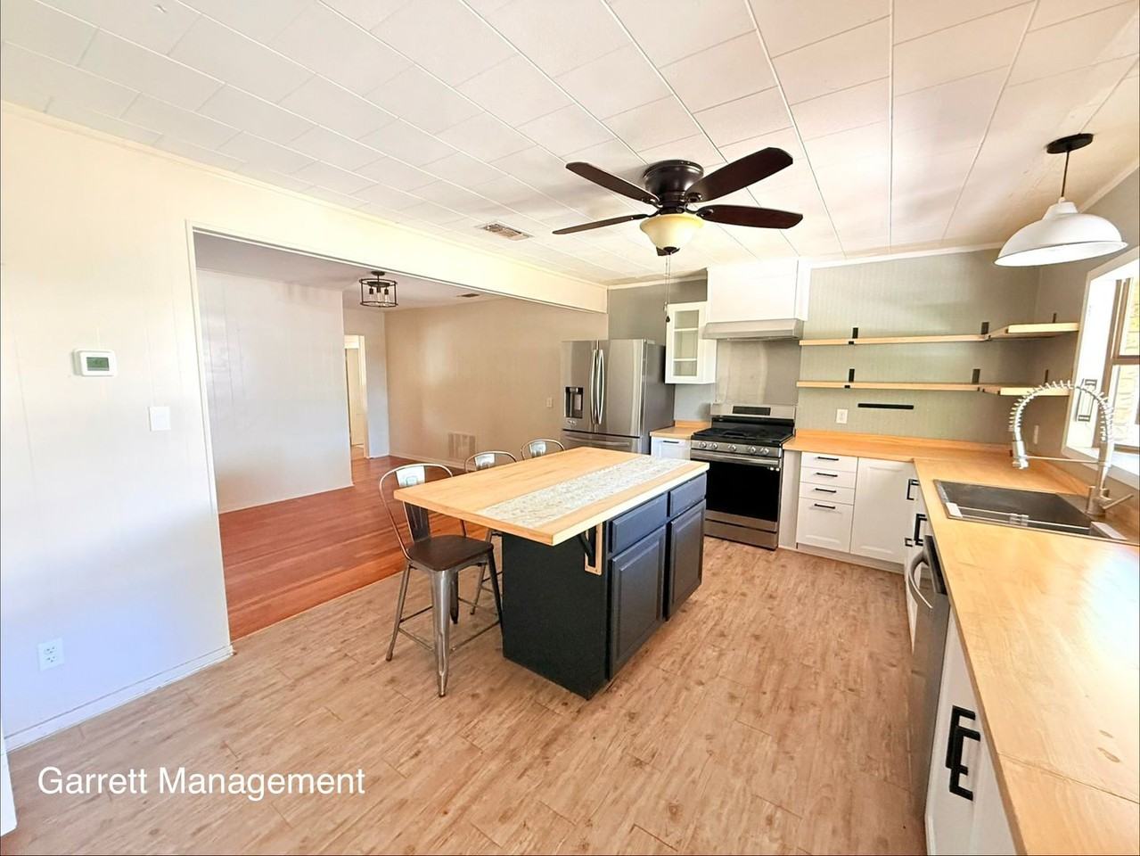 501 N Ridge St - Photo 2 of 11