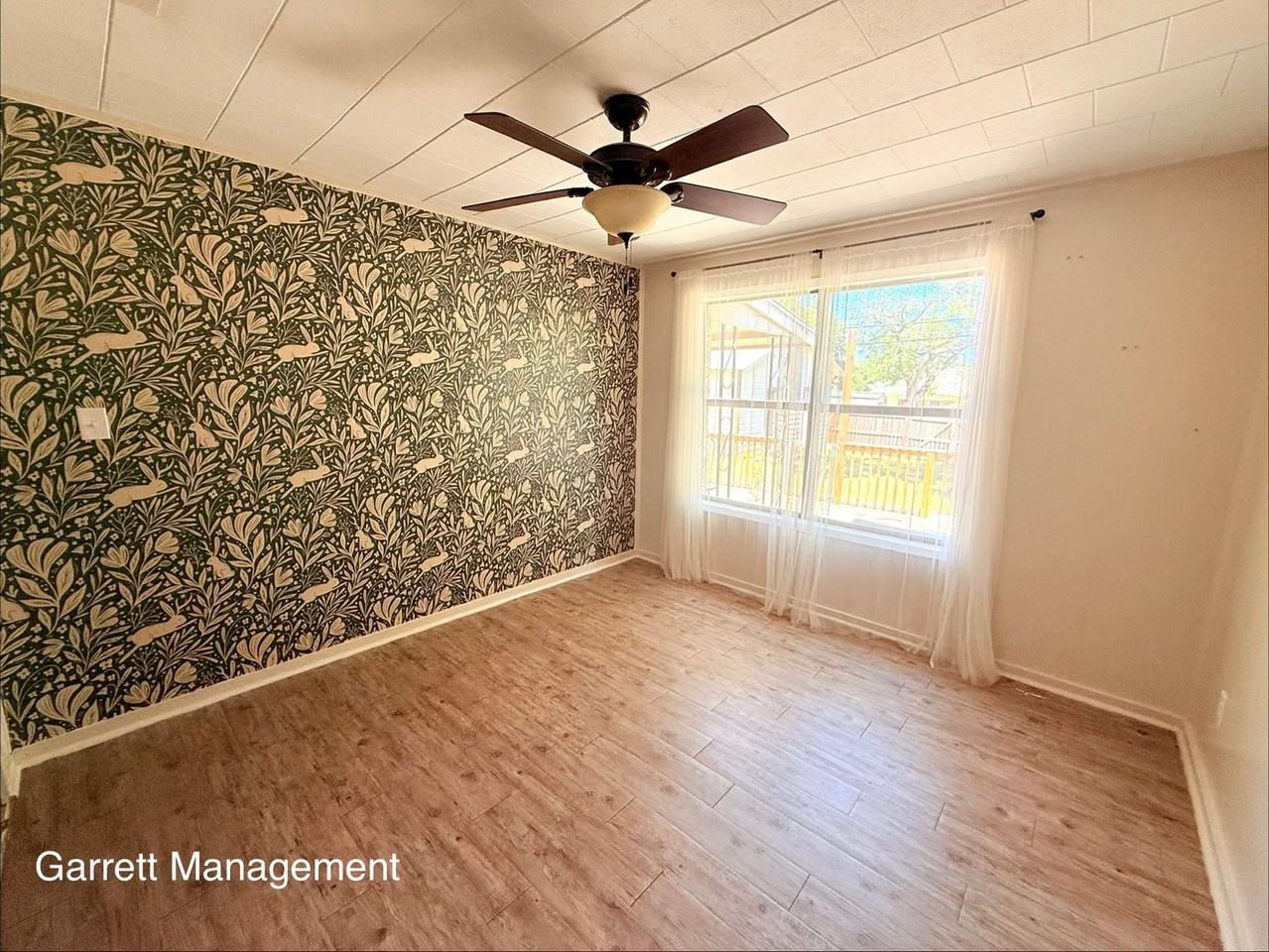 501 N Ridge St - Photo 4 of 11