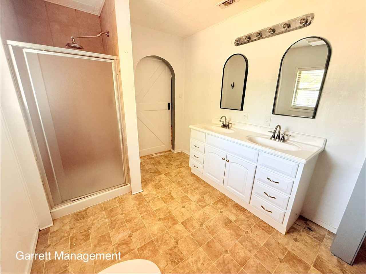 501 N Ridge St - Photo 6 of 11