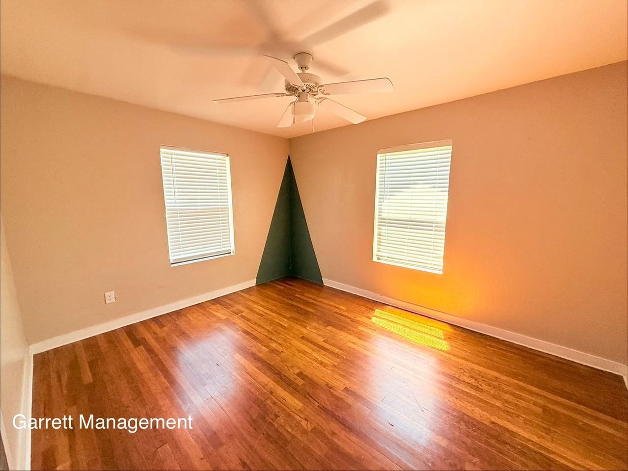 501 N Ridge St - Photo 7 of 11