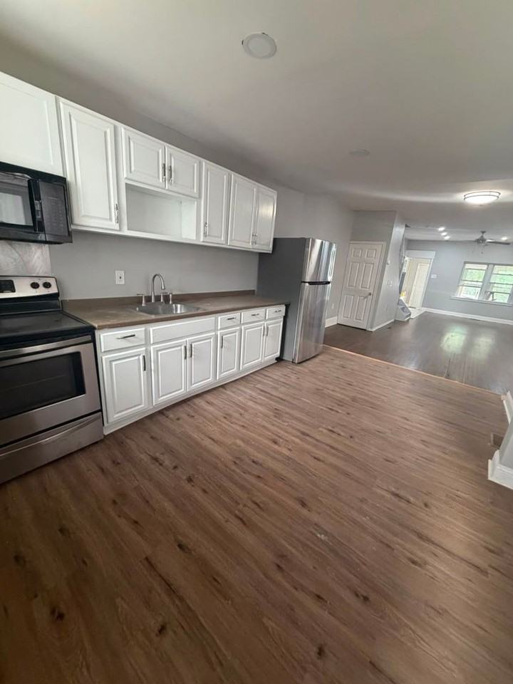 240 S 61st St - Photo 5 of 8