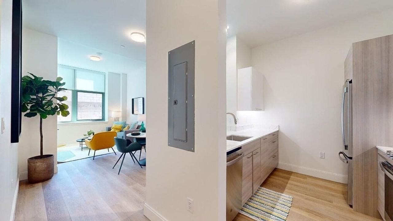 1079A Commonwealth Ave - Photo 5 of 15