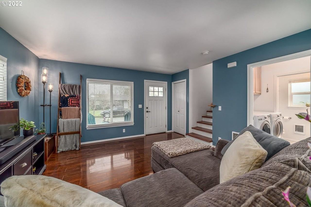 2350 Compton St - Photo 6 of 33