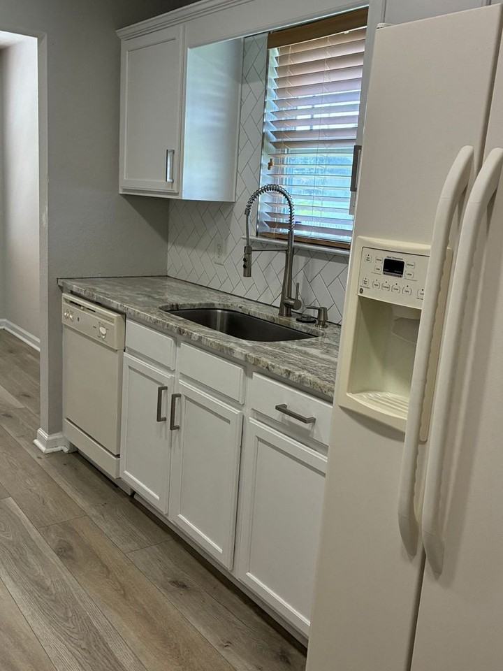 1201 Eagle Creek Dr - Photo 2 of 16