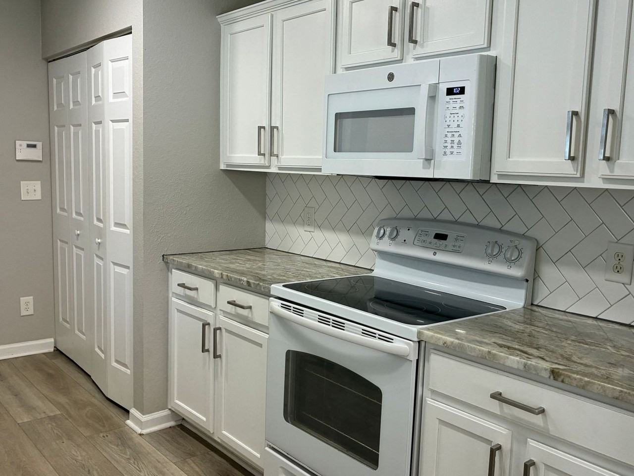 1201 Eagle Creek Dr - Photo 3 of 16