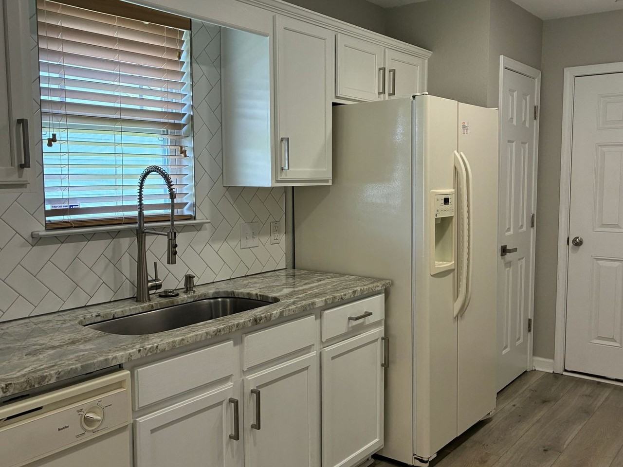 1201 Eagle Creek Dr - Photo 5 of 16
