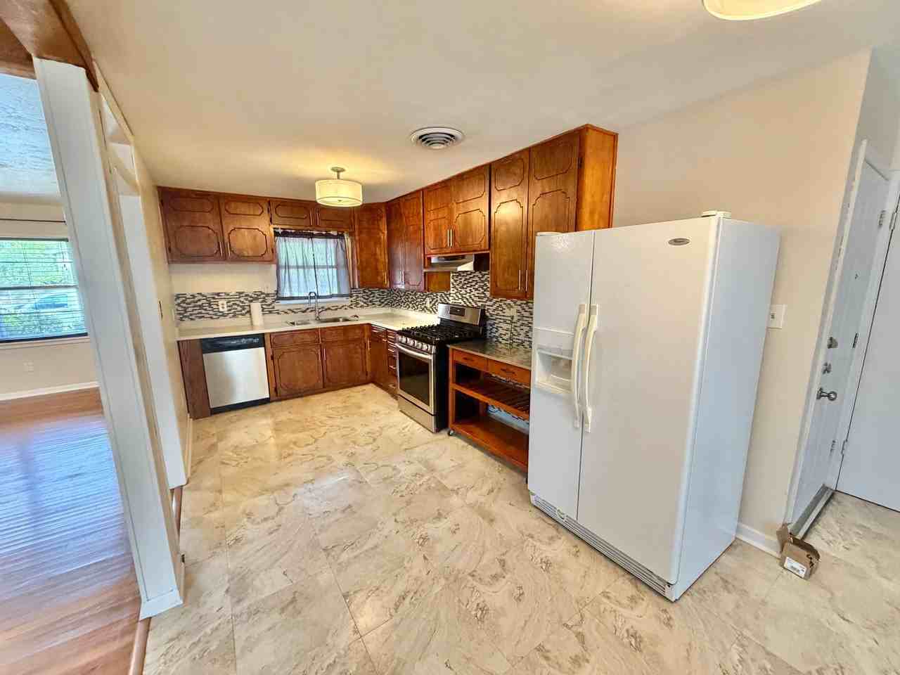 1107 S 19th St - Photo 2 of 19