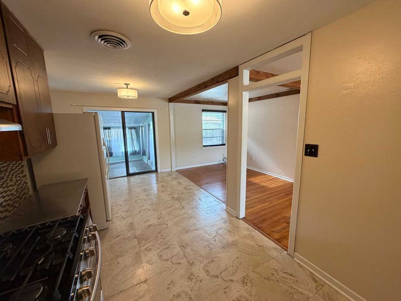 1107 S 19th St - Photo 3 of 19
