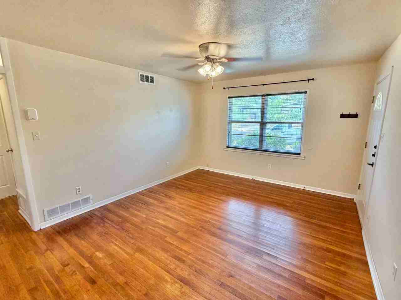 1107 S 19th St - Photo 4 of 19