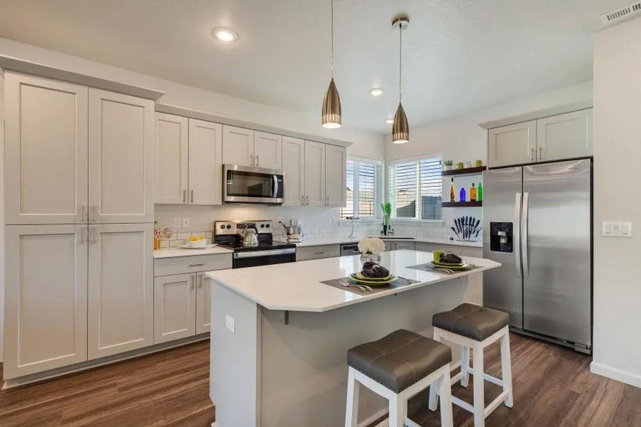 1362 E Mordyl Loop - Photo 3 of 29