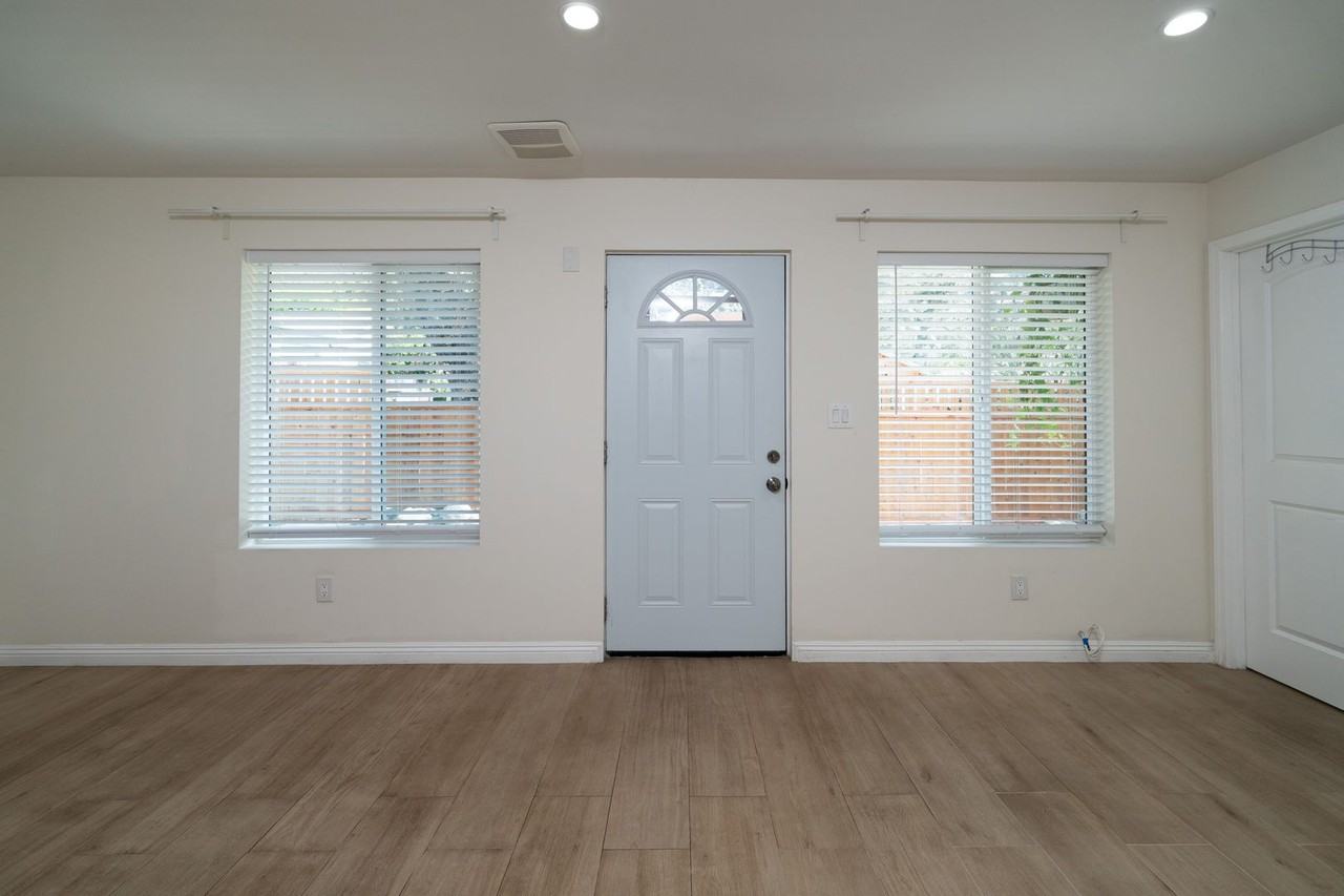 449 Norumbega Dr #1 - Photo 5 of 21