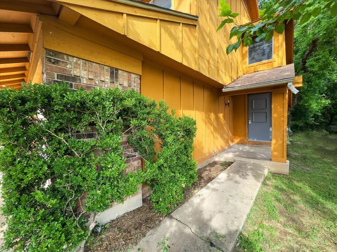 10403 Golden Meadow Dr - Photo 3 of 29