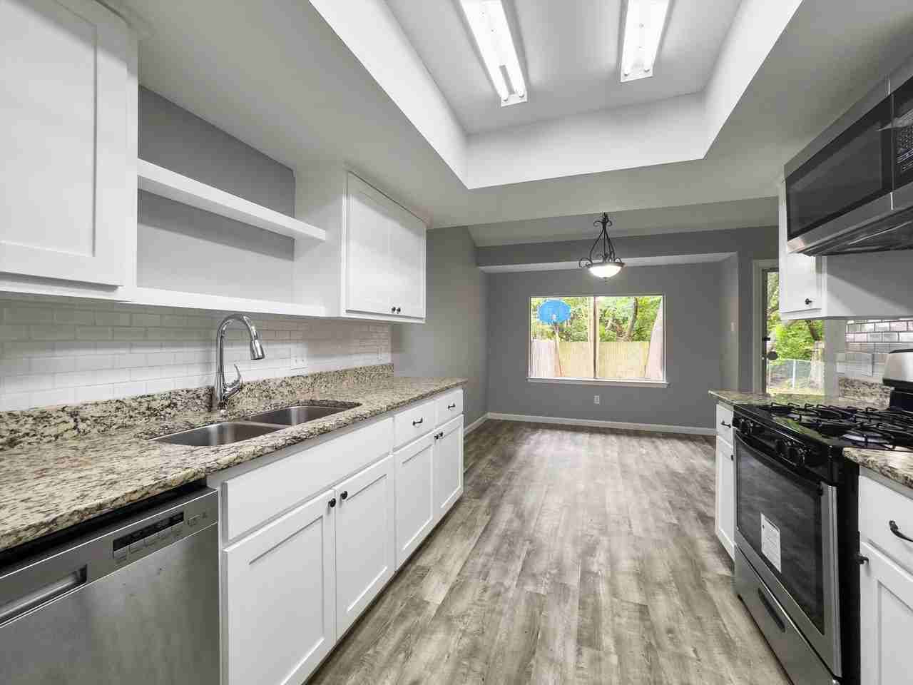 10403 Golden Meadow Dr - Photo 5 of 29