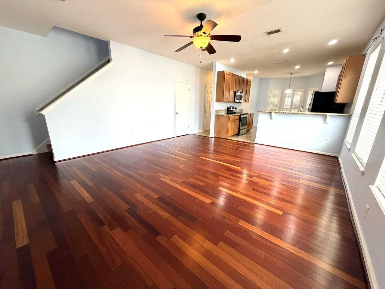 321 Pecan Grove Dr - Photo 3 of 14