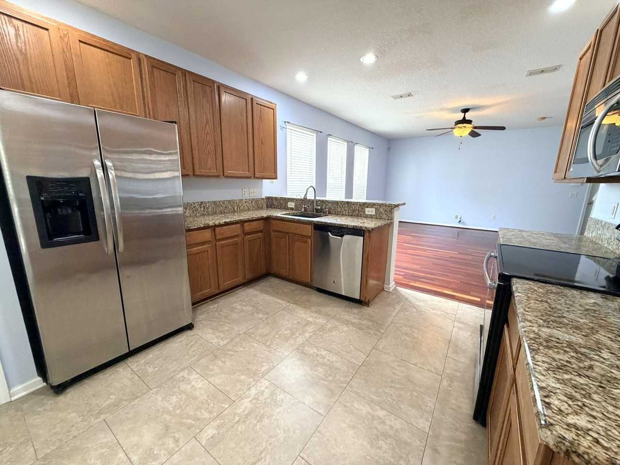 321 Pecan Grove Dr - Photo 4 of 14