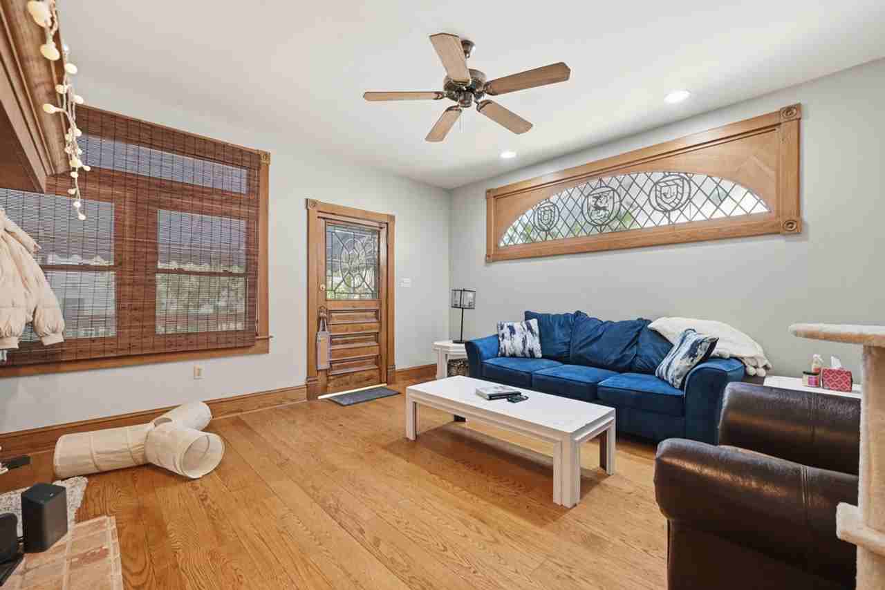 717 Copeland St - Photo 5 of 40