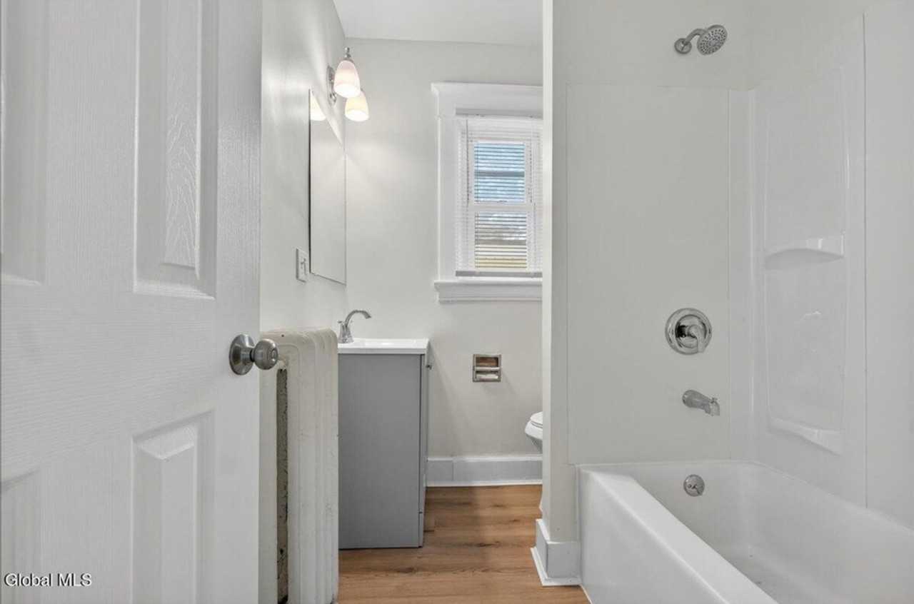 311 Division St - Photo 7 of 24