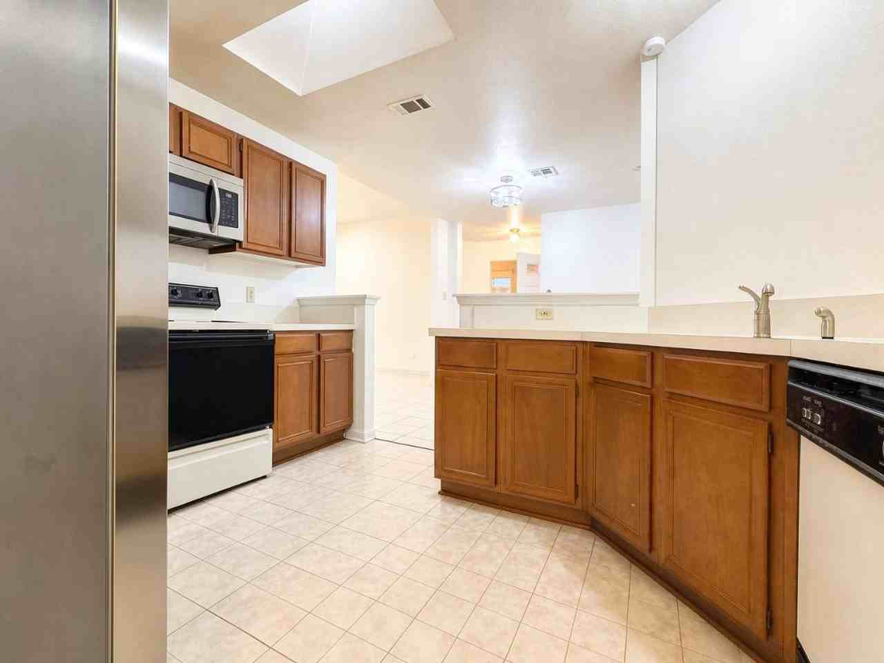 4605 High Pointe Dr - Photo 3 of 9