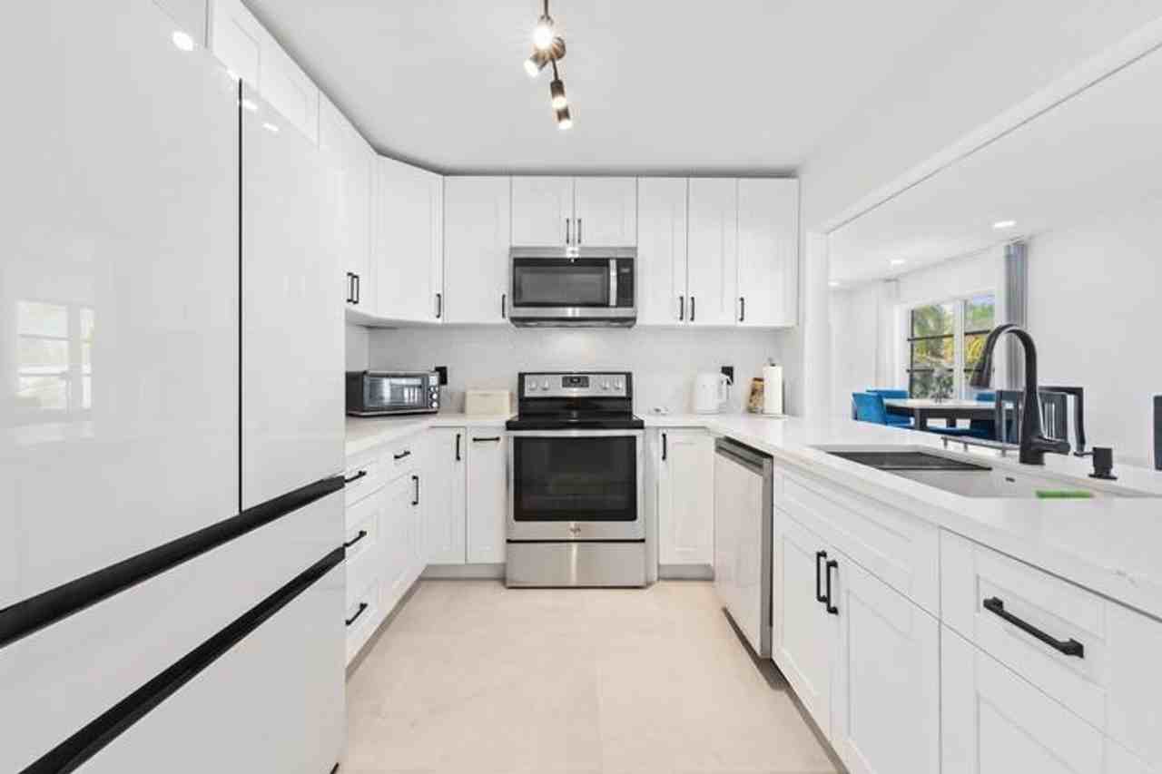 245 Sandpiper Ave - Photo 2 of 18