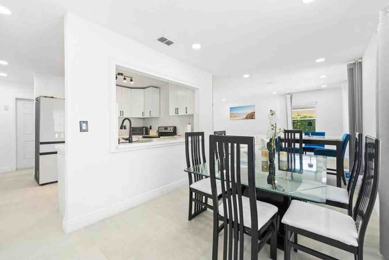 245 Sandpiper Ave - Photo 5 of 18