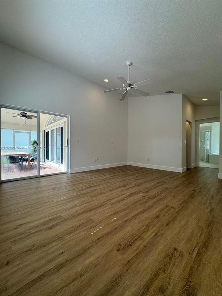 4180 Sea Mist Way - Photo 6 of 20