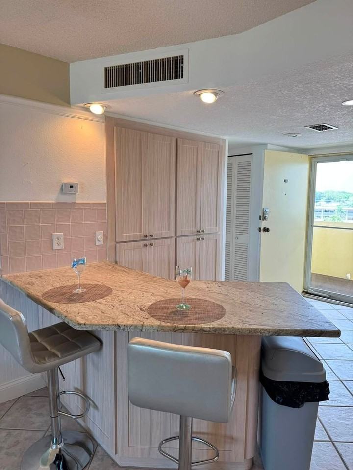 4550 Cove Cir #507 - Photo 7 of 18