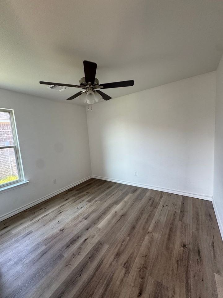 1108 Caprock St #B - Photo 4 of 15
