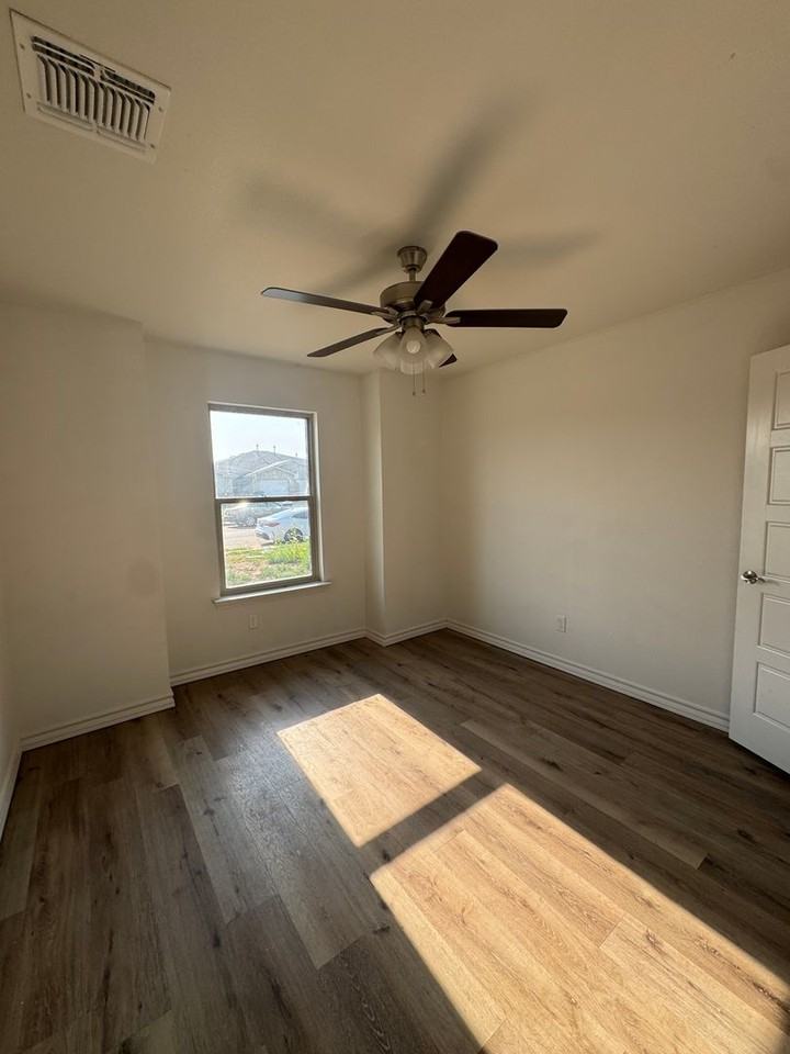 1108 Caprock St #B - Photo 5 of 15