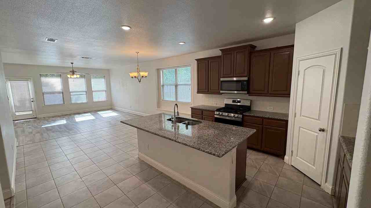 610 Alderwood Ct - Photo 4 of 28