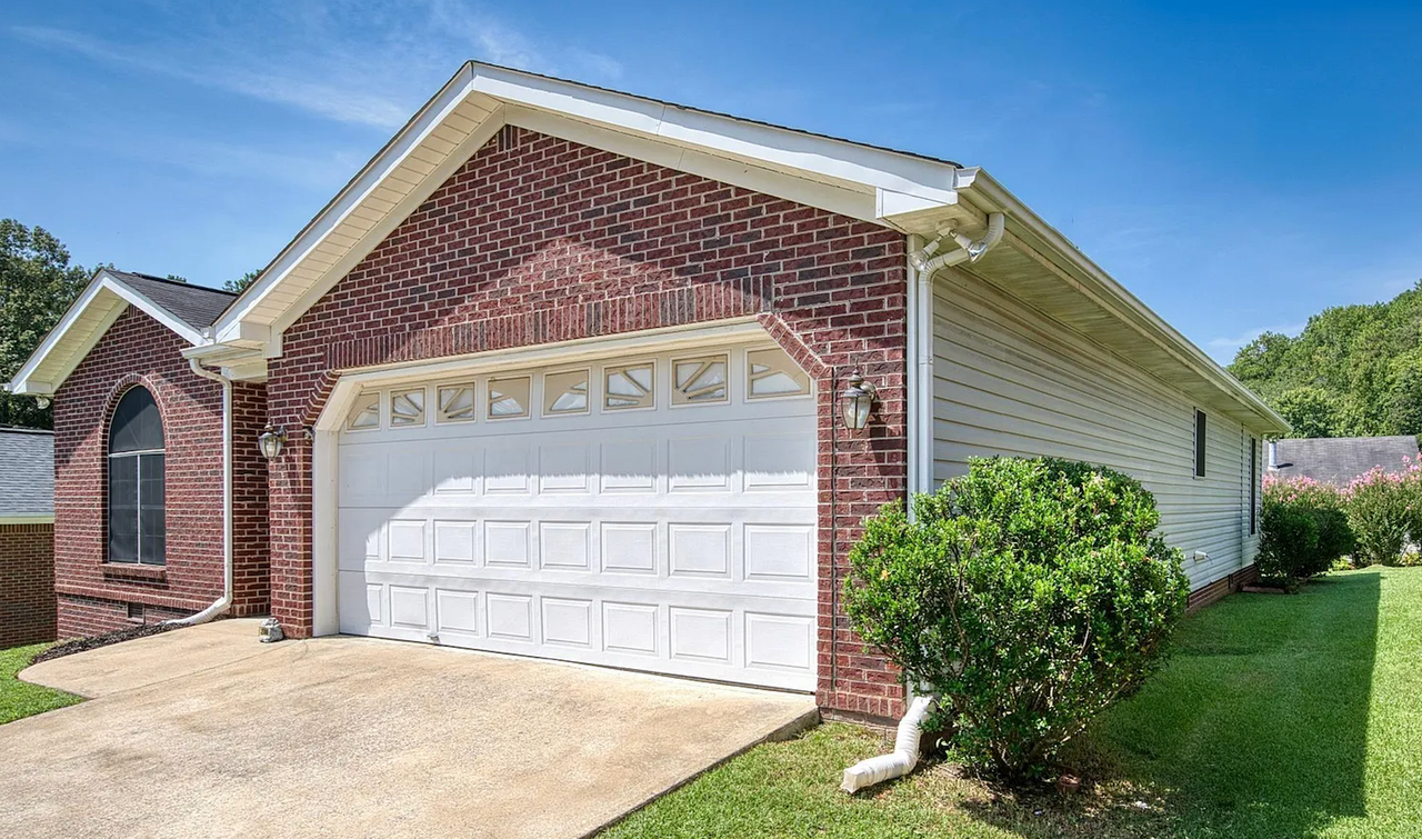2706 Martha Brooks Ln - Photo 2 of 22