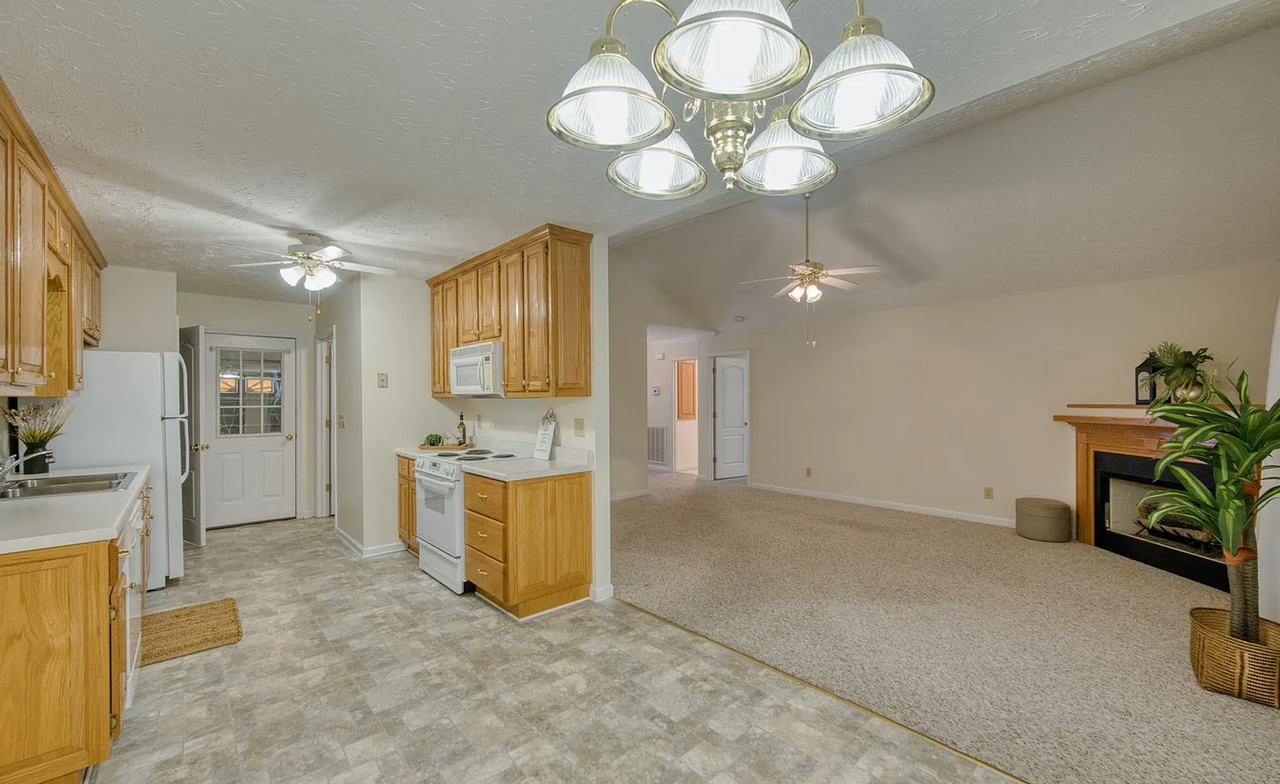 2706 Martha Brooks Ln - Photo 5 of 22