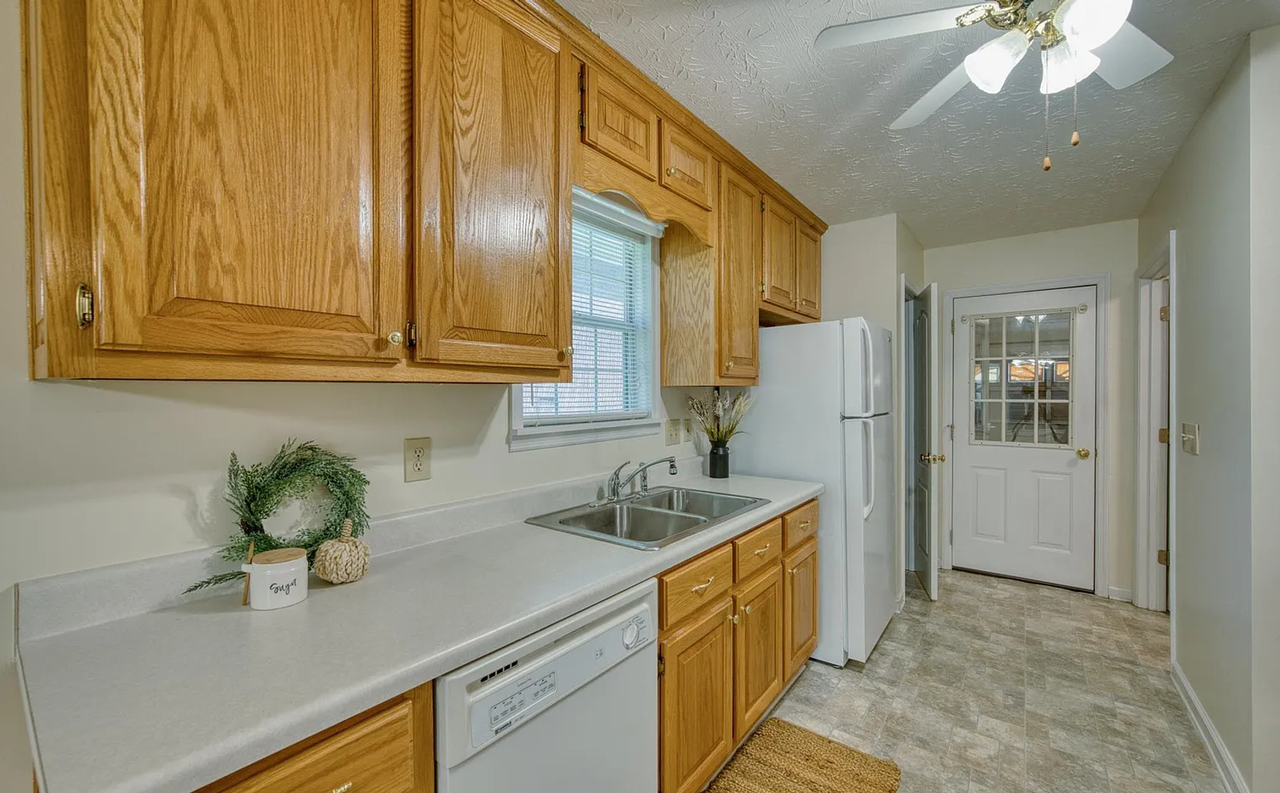 2706 Martha Brooks Ln - Photo 7 of 22