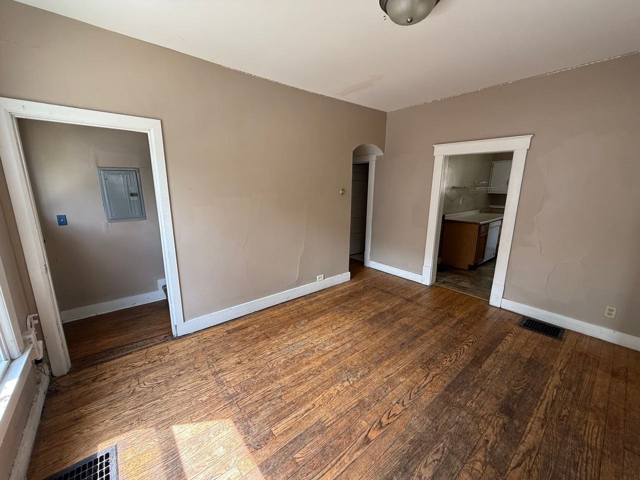 483 Littleton St - Photo 3 of 13